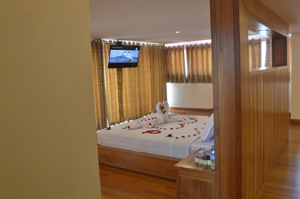 Queen'S Park Hotel Янгон Екстериор снимка