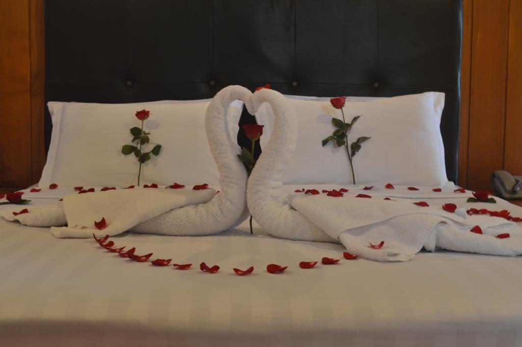 Queen'S Park Hotel Янгон Екстериор снимка