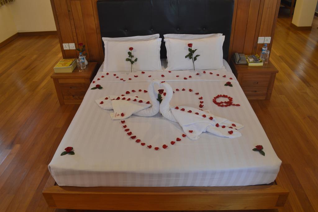Queen'S Park Hotel Янгон Екстериор снимка