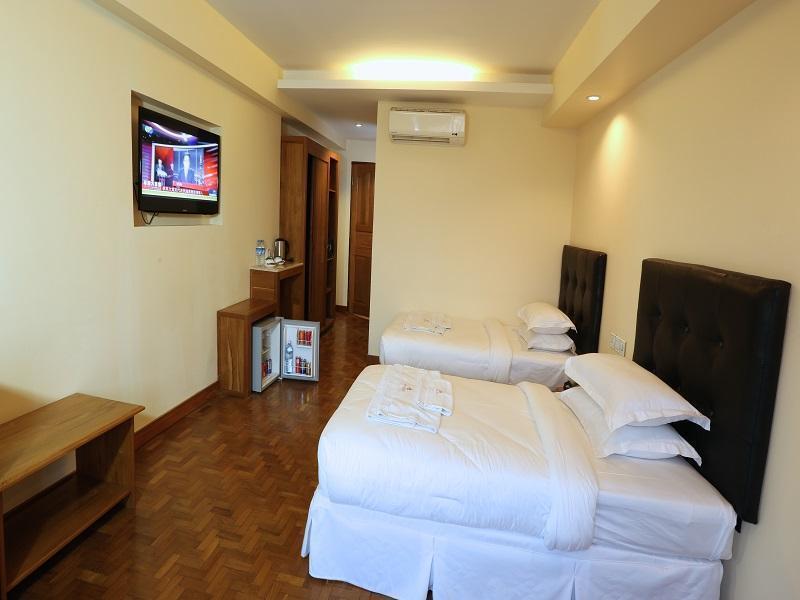 Queen'S Park Hotel Янгон Екстериор снимка