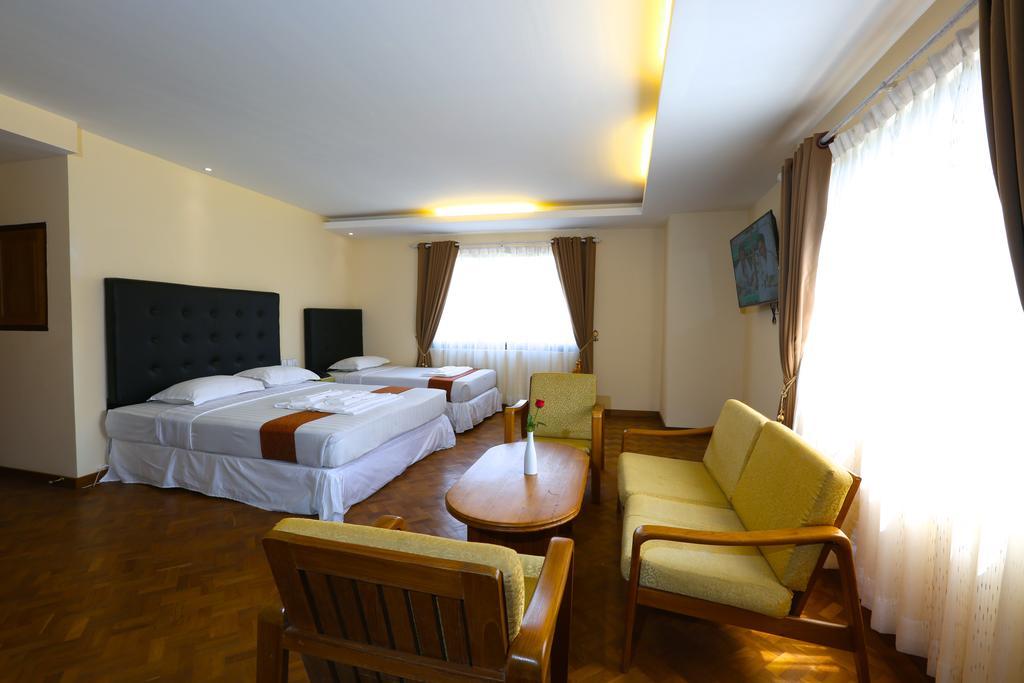 Queen'S Park Hotel Янгон Екстериор снимка