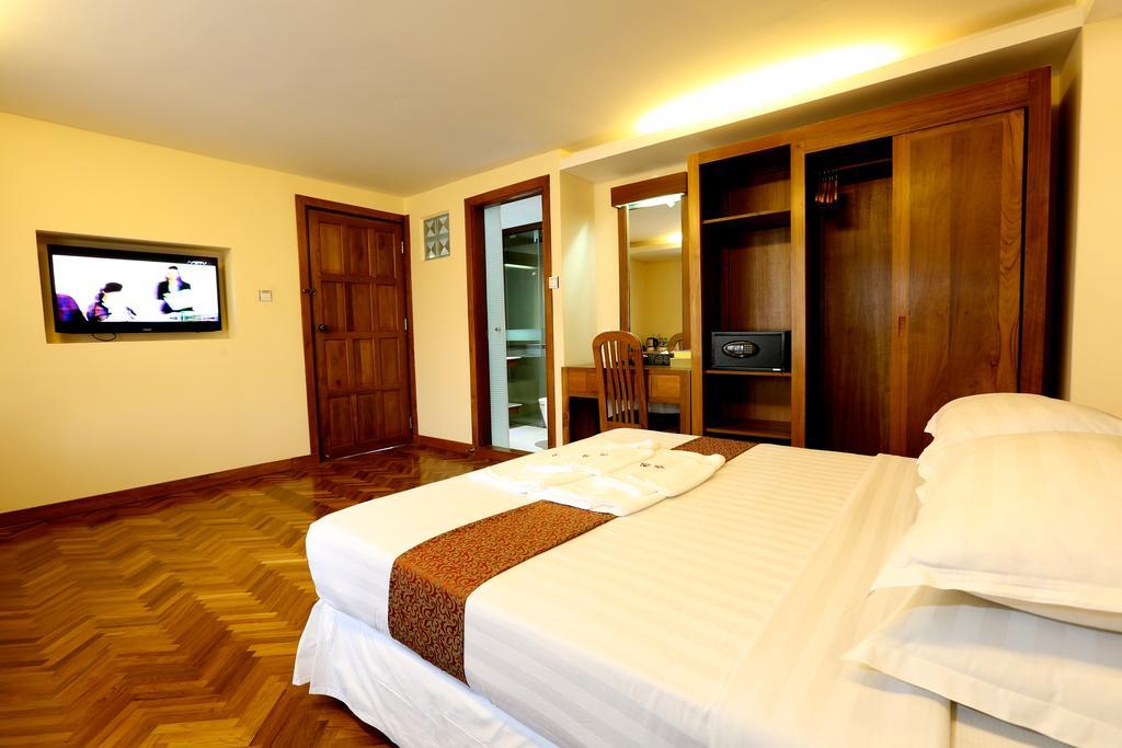 Queen'S Park Hotel Янгон Екстериор снимка