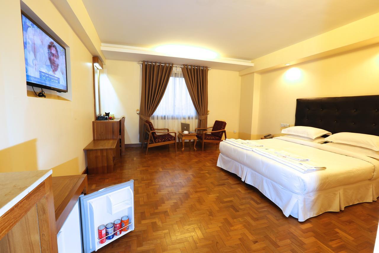 Queen'S Park Hotel Янгон Екстериор снимка