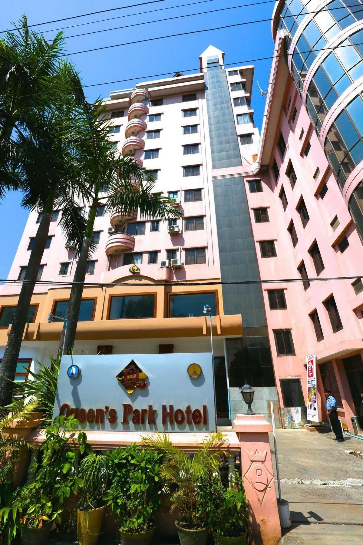 Queen'S Park Hotel Янгон Екстериор снимка