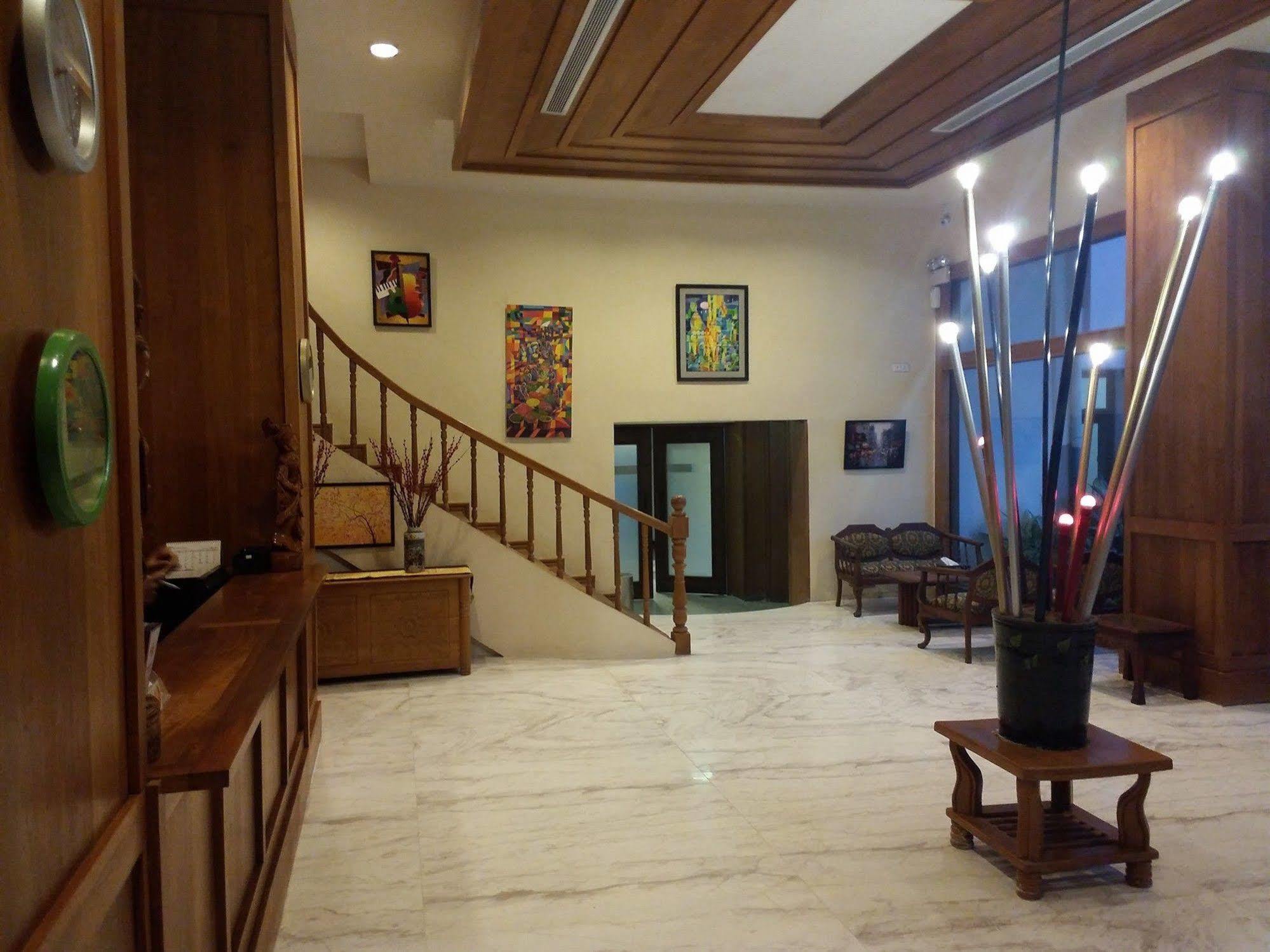 Queen'S Park Hotel Янгон Екстериор снимка
