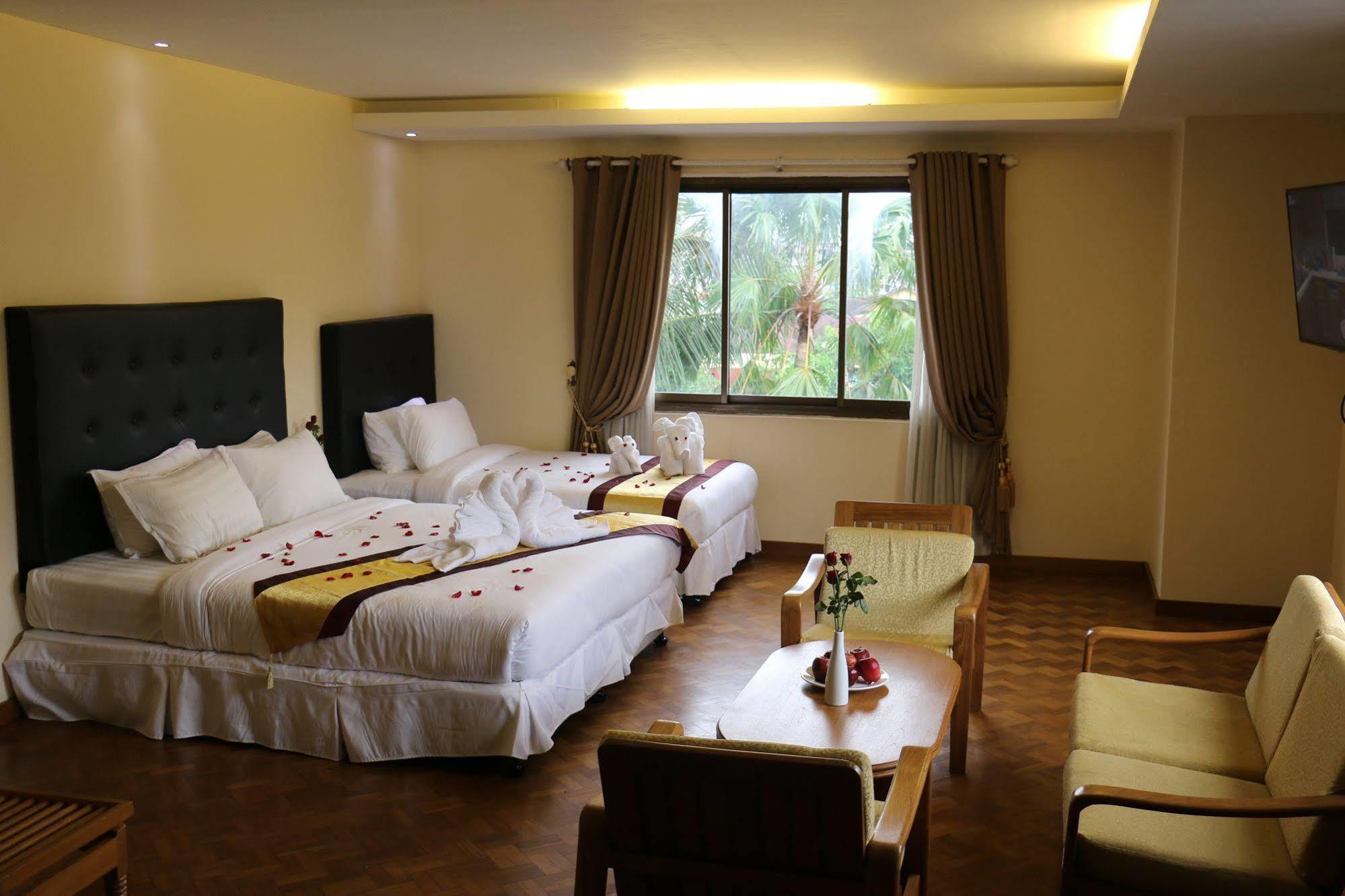 Queen'S Park Hotel Янгон Екстериор снимка