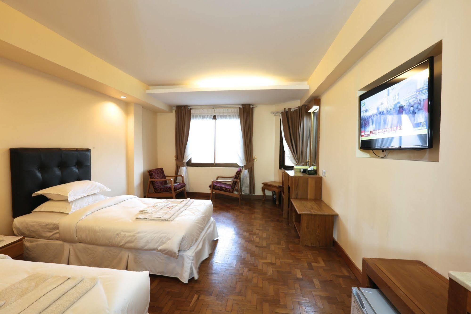 Queen'S Park Hotel Янгон Екстериор снимка
