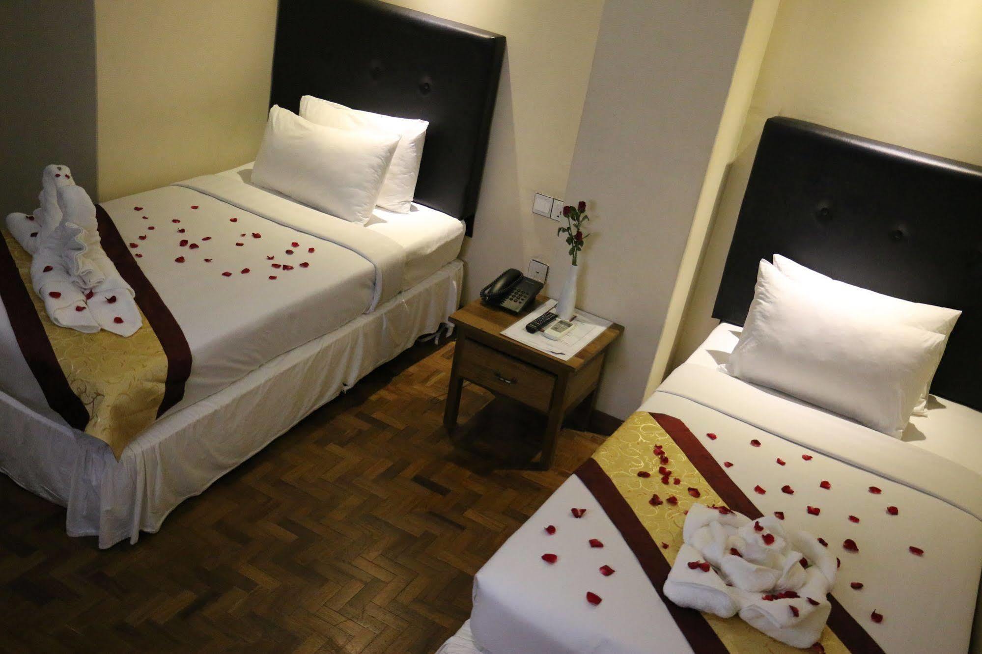 Queen'S Park Hotel Янгон Екстериор снимка
